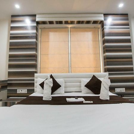 Hotel Fun City Navsari Eksteriør bilde