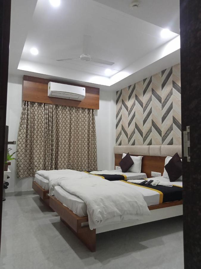 Hotel Fun City Navsari Eksteriør bilde