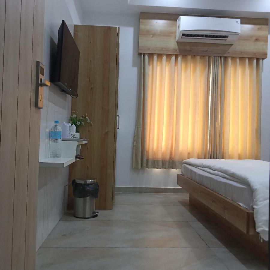 Hotel Fun City Navsari Eksteriør bilde