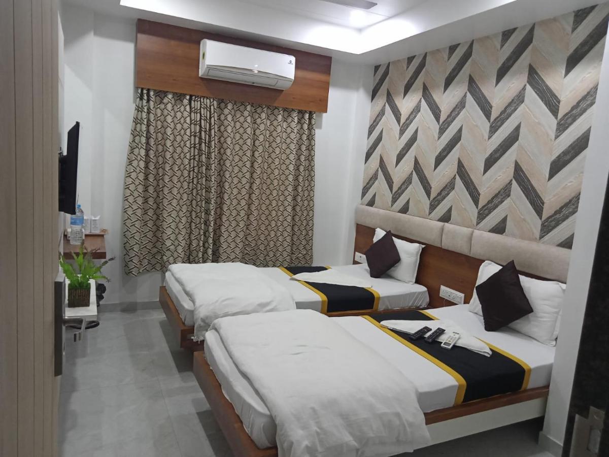 Hotel Fun City Navsari Eksteriør bilde