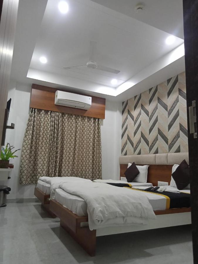 Hotel Fun City Navsari Eksteriør bilde