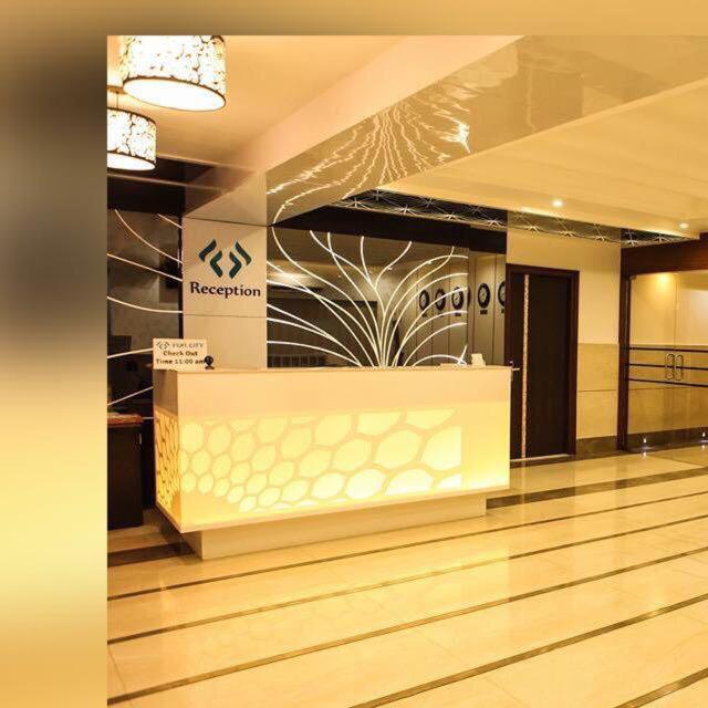 Hotel Fun City Navsari Eksteriør bilde