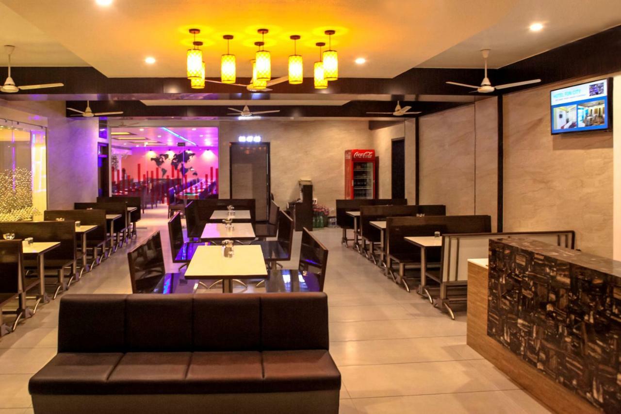 Hotel Fun City Navsari Eksteriør bilde