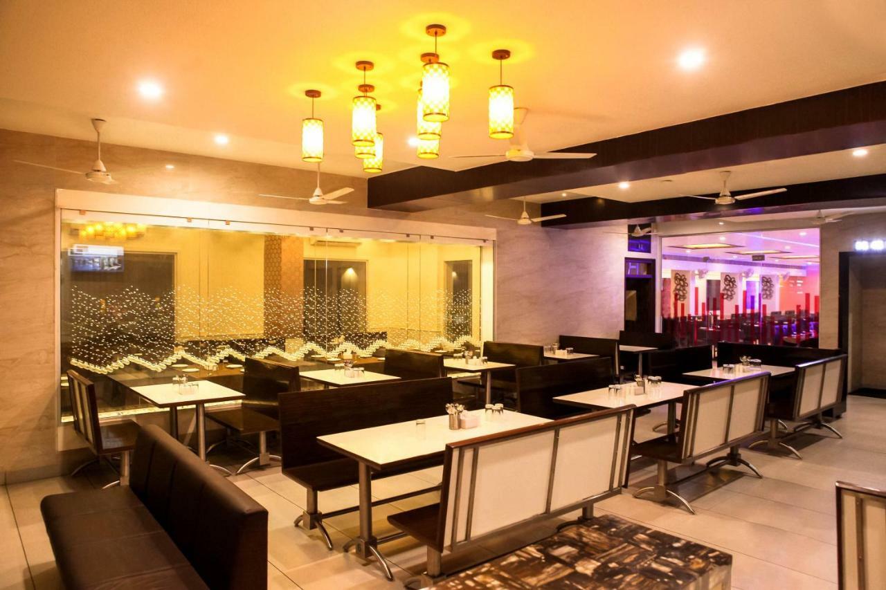 Hotel Fun City Navsari Eksteriør bilde