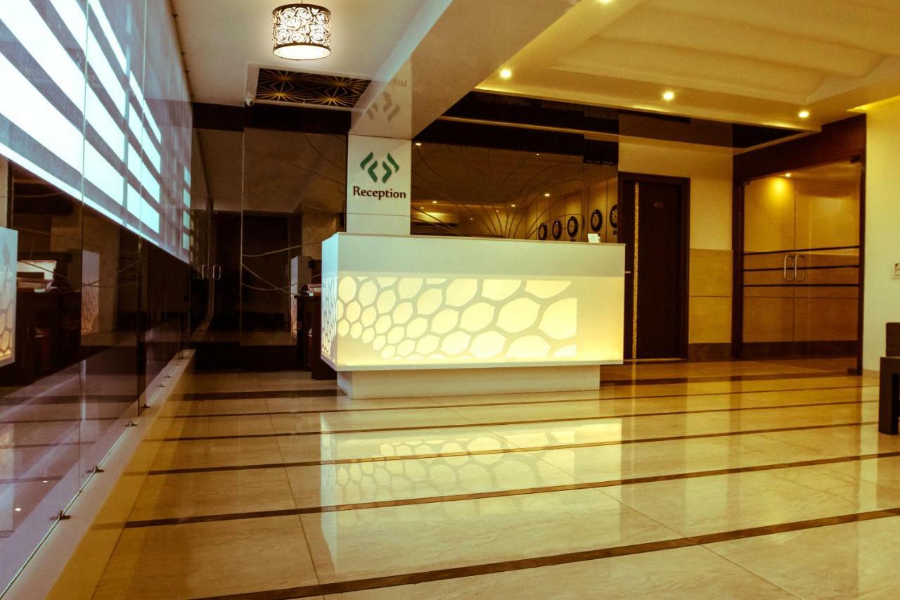 Hotel Fun City Navsari Eksteriør bilde