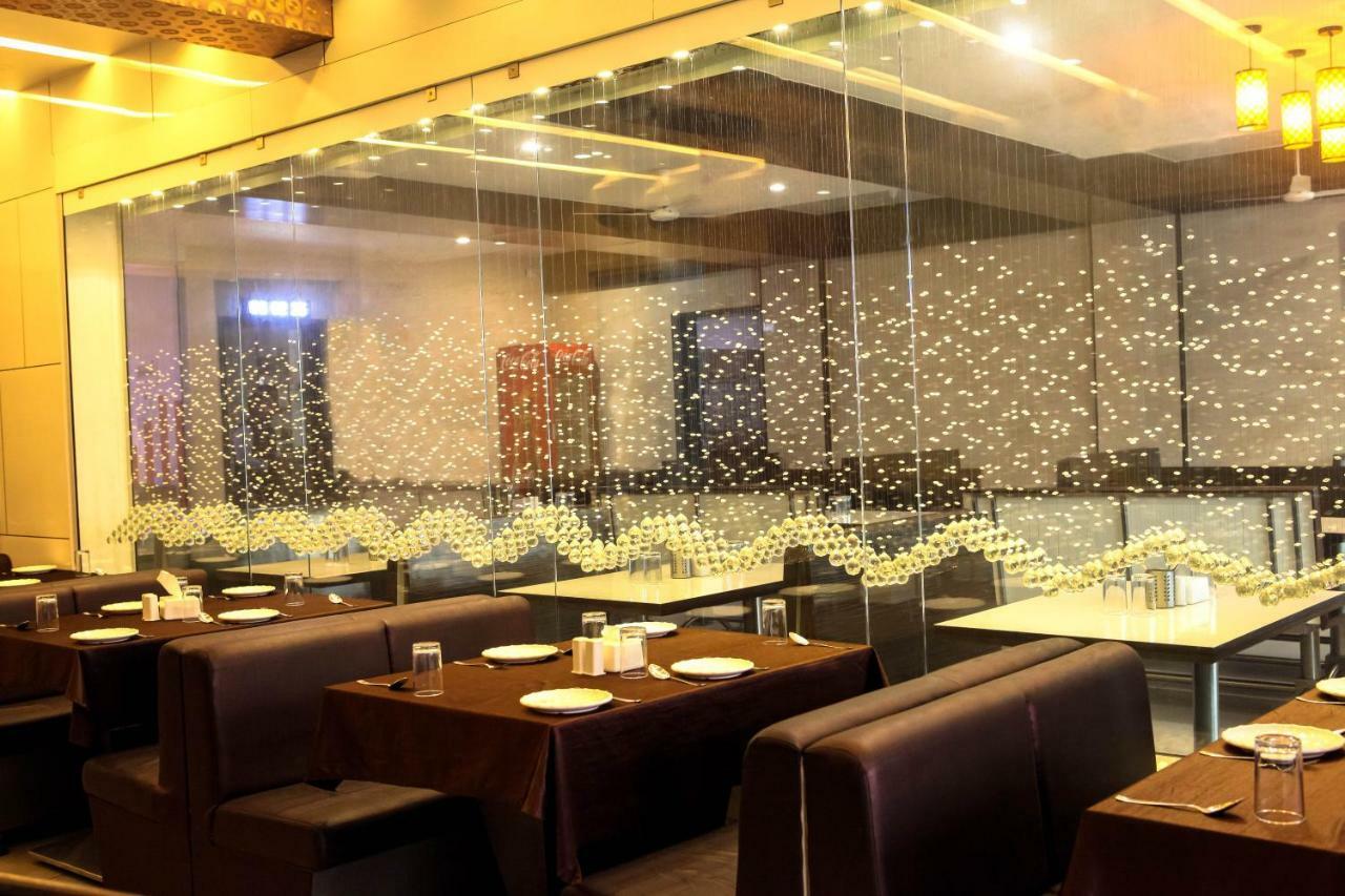 Hotel Fun City Navsari Eksteriør bilde