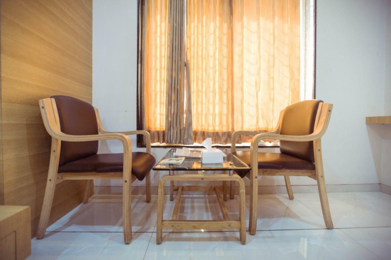 Hotel Fun City Navsari Eksteriør bilde