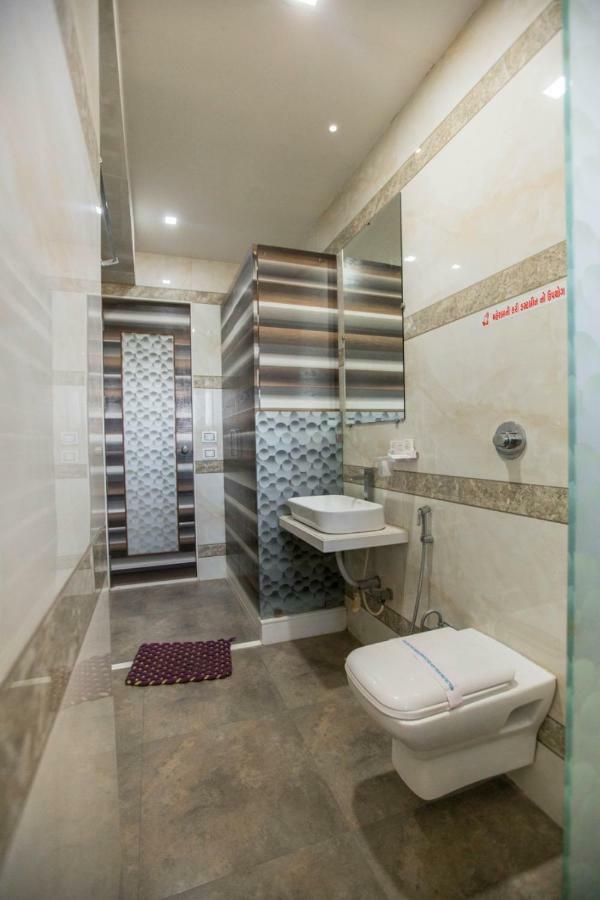 Hotel Fun City Navsari Eksteriør bilde