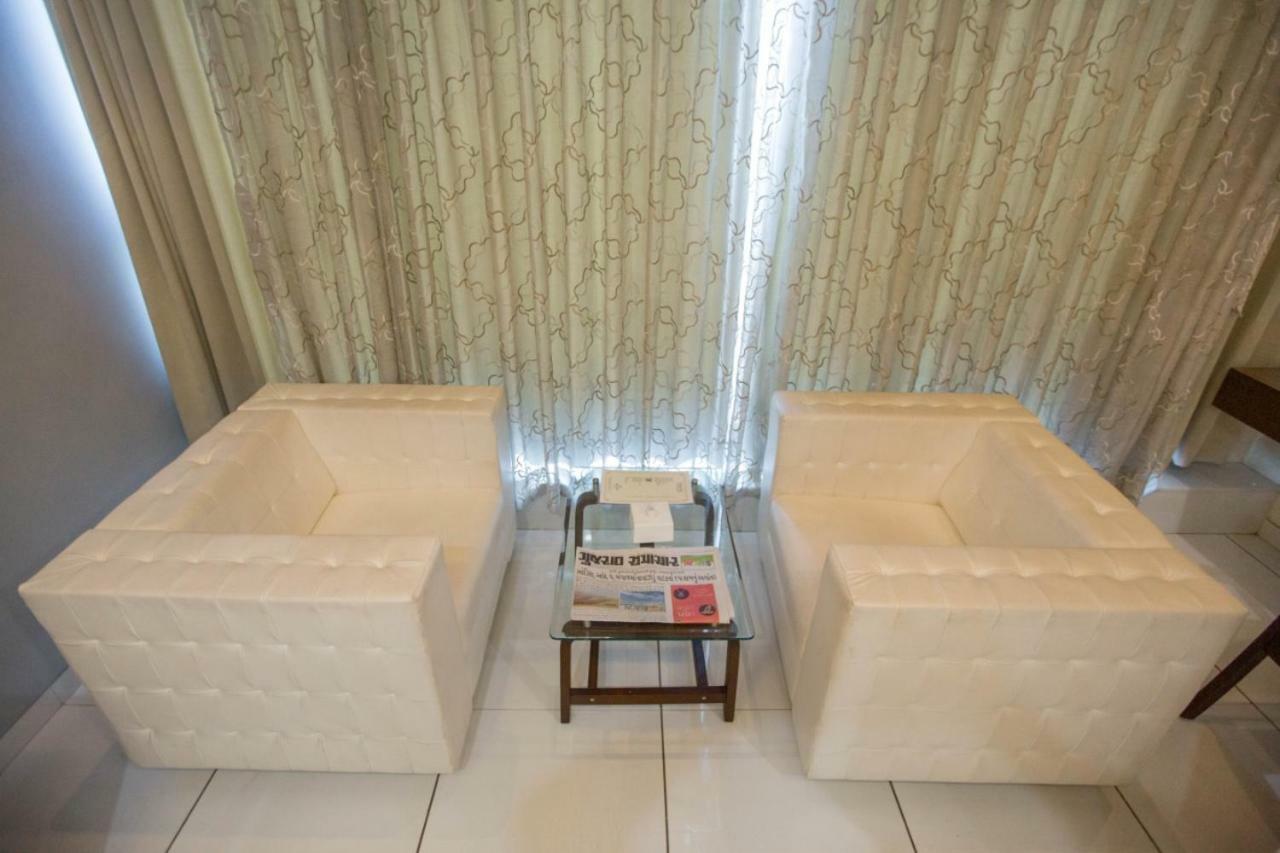 Hotel Fun City Navsari Eksteriør bilde